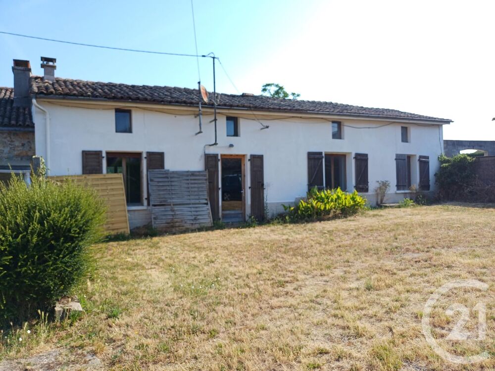 Cette maison de campagne est située entre Sauzé-Vaussais....