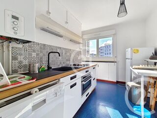  Appartement à louer 5 pièces 86 m²