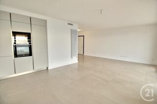  Appartement à louer 3 pièces 77 m²