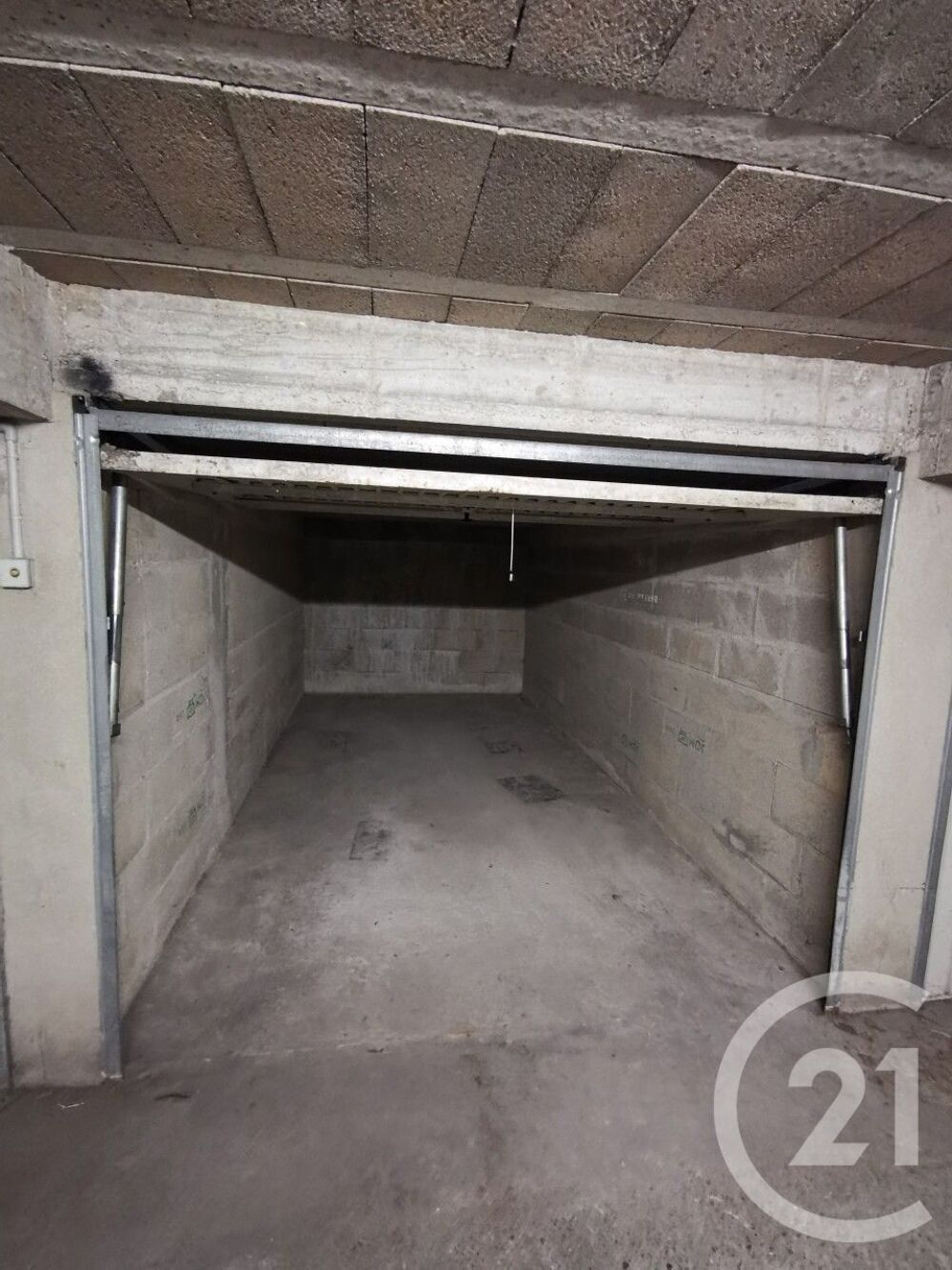 location Parking / Garage - 11 m² Livry-Gargan (93190)