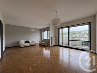  Appartement à louer 3 pièces 77 m²