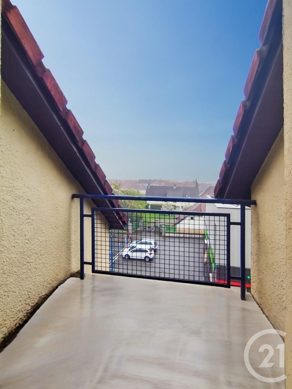Découvrez cet appartement de 6 pièces, situé au 3e étage....