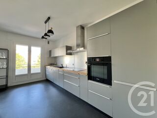  Appartement à louer 3 pièces 84 m²