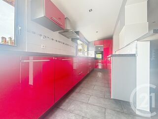 Appartement à louer 4 pièces 167 m²