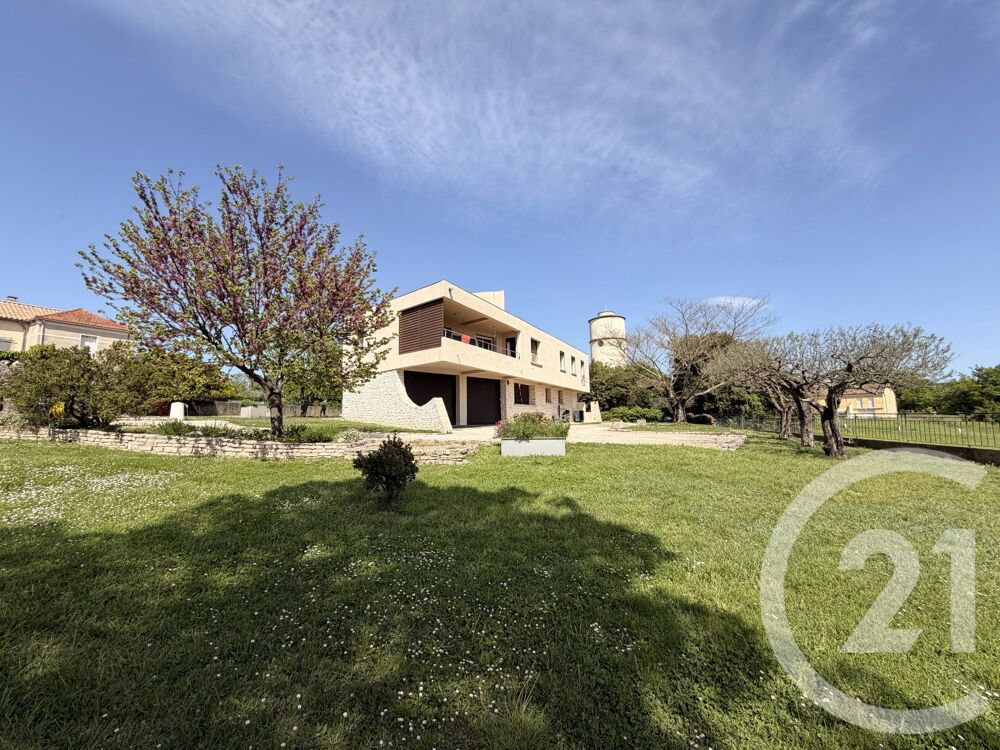 Idéalement située à Méjannes-Les-Alès, cette villa d'arc....