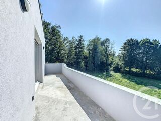  Appartement à louer 3 pièces 82 m²