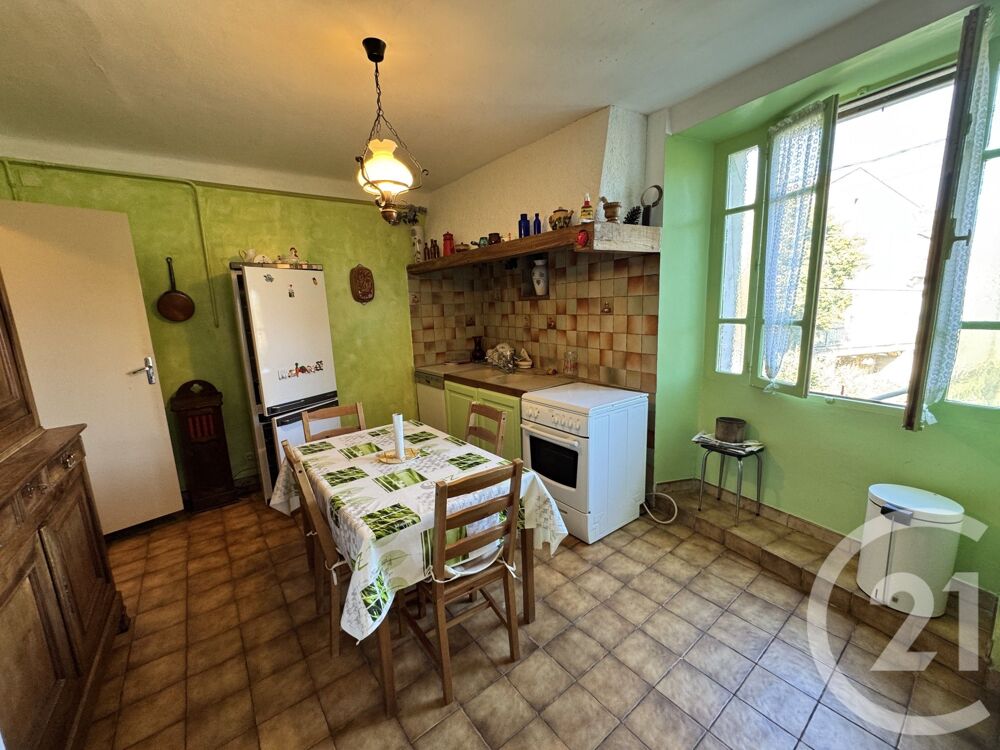 Sur les hauteurs du village venez découvrir cet ensemble....