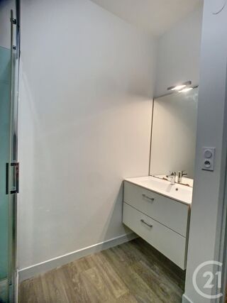  Appartement à louer 2 pièces 55 m²