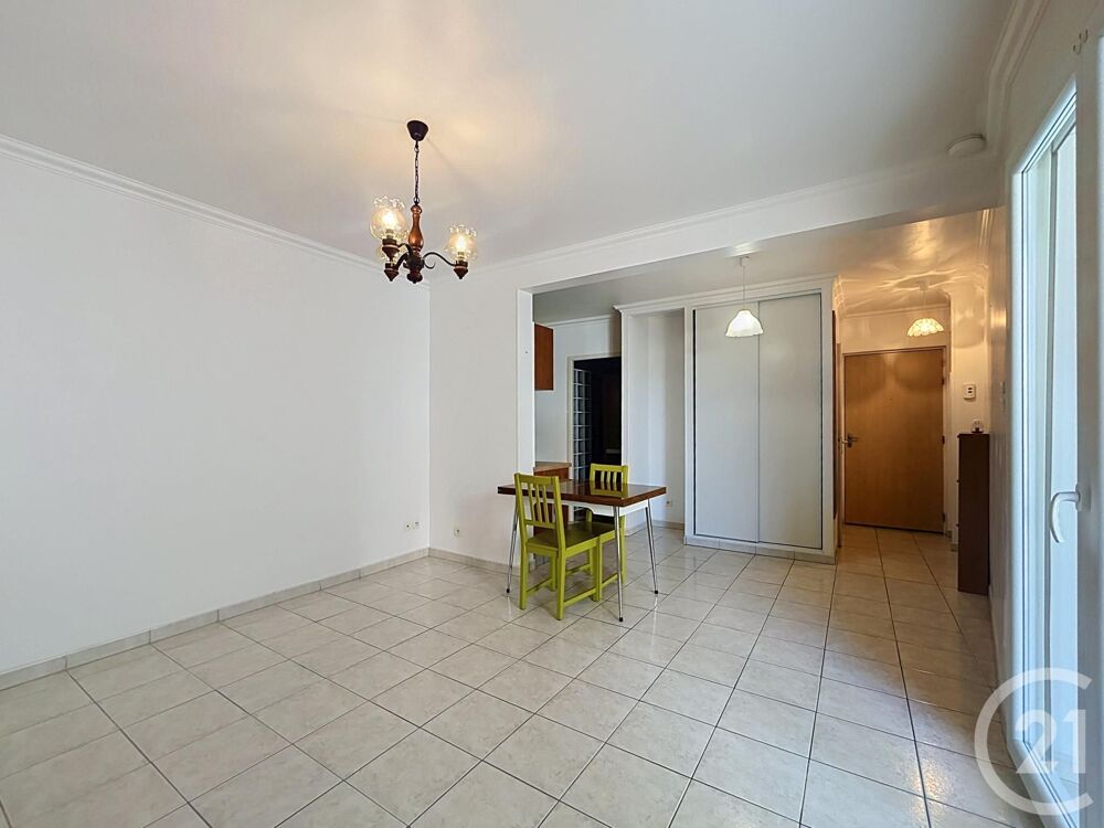 SAINT-POURCAIN-SUR-SIOULE -Appartement T2 au 1er étage d....