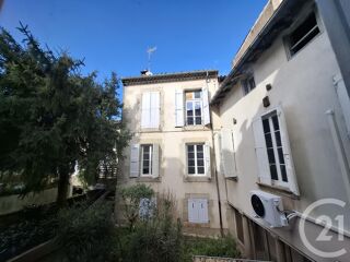  Appartement à louer 3 pièces 96 m²