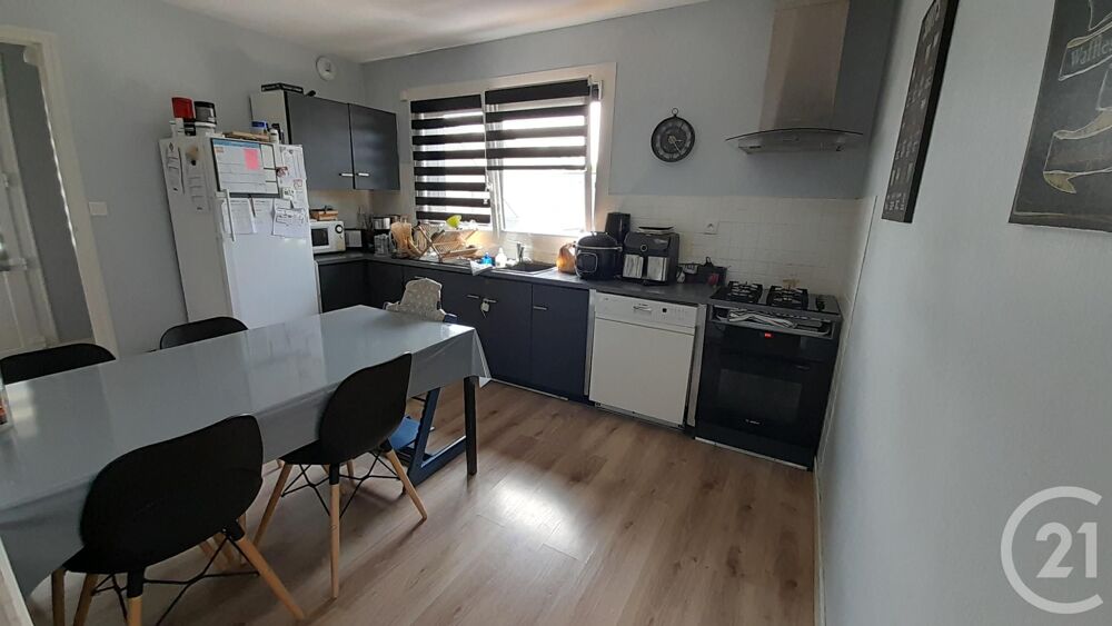 Nichée dans le calme de Plescop, cette maison de 177m² o....