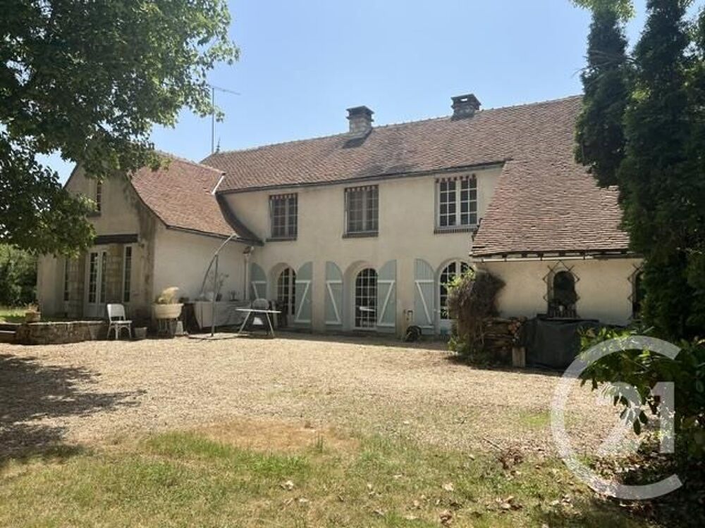 A 85 KMS DE PARIS Dans un village calme de la vallée....