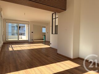 Appartement à louer 4 pièces 79 m²