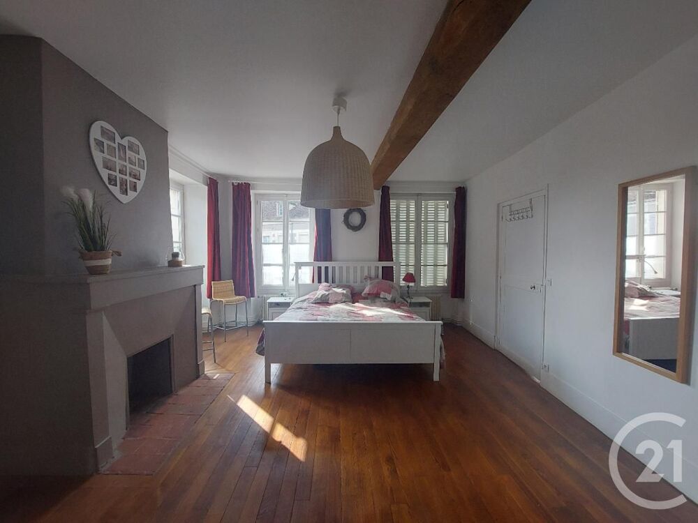 Découvrez cette maison de caractère à Étais-la-Sauvin, u....