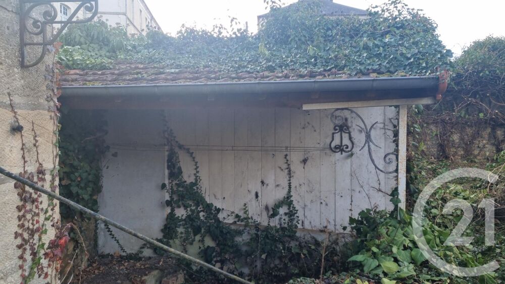 Vaste Immeuble au c½ur de Clamecy, offrant 184m² réparti....