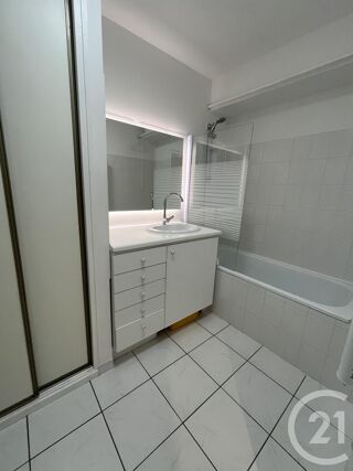  Appartement à louer 3 pièces 61 m²