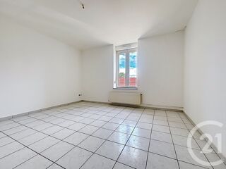  Appartement à louer 4 pièces 77 m²