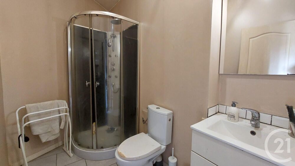 Laissez vous séduire par cette maison et son jardin de 4....