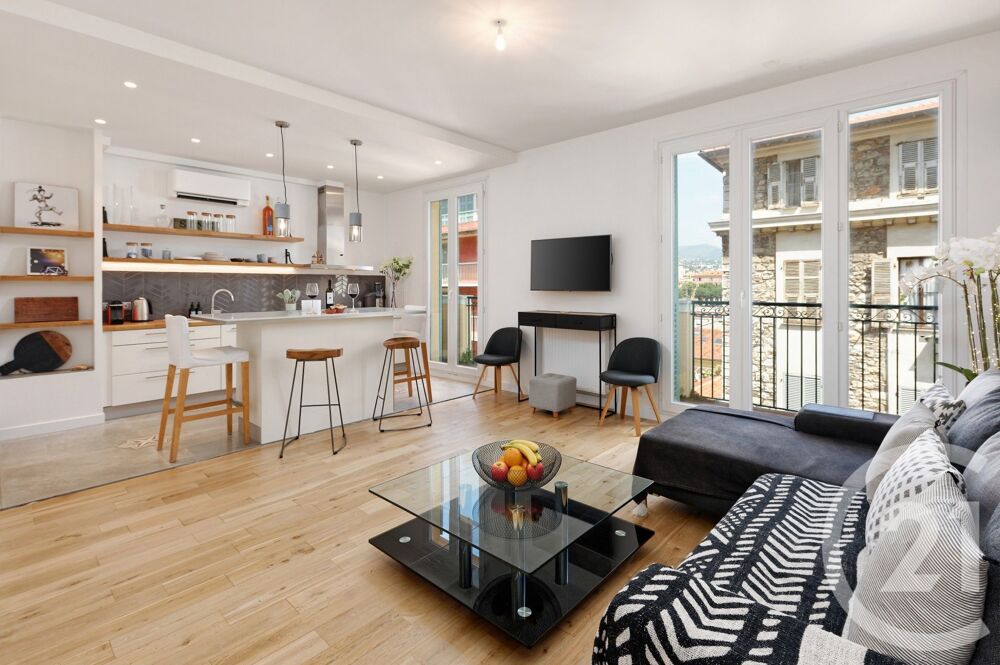 NICE - PORT : 2 pièces de 55 m² avec un balcon de 7 m², ....