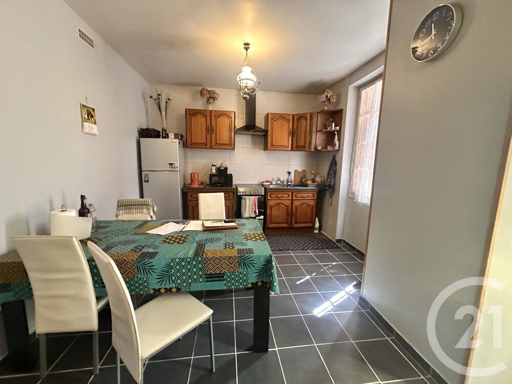 Située à deux pas de l'hôpital de Nevers, cette maison v....