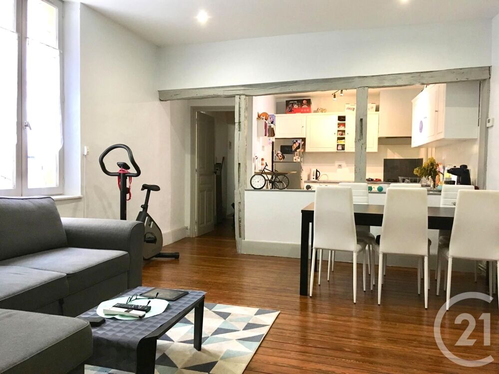 À Castres, dans l'hyper-centre, Appartement T4 au 2ème é....