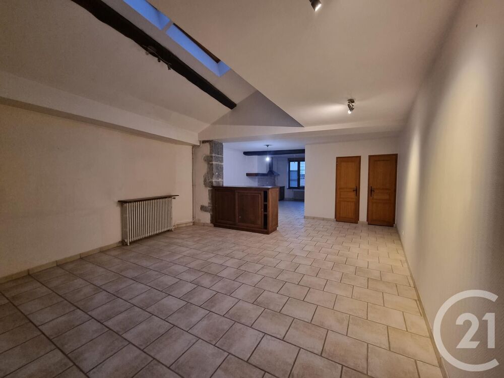 Située à Corbigny, cette maison en duplex offre un cadre....