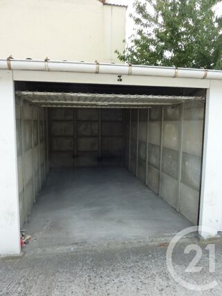  Parking / Garage à louer 11 m²