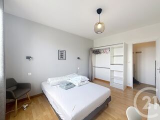  Appartement à louer 6 pièces 99 m²