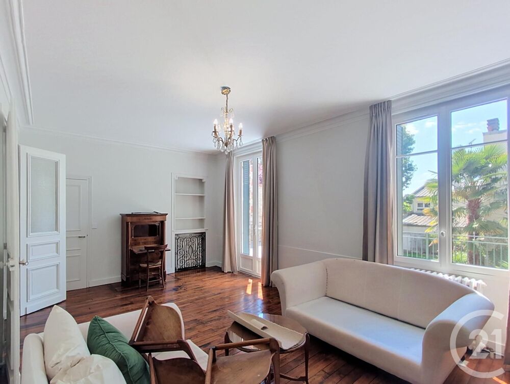 location Maison - 10 pièce(s) - 310 m² Orleans (45100)