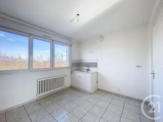  Appartement à louer 5 pièces 100 m²