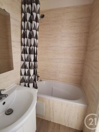  Appartement � louer 1 pi�ce 215 m�
