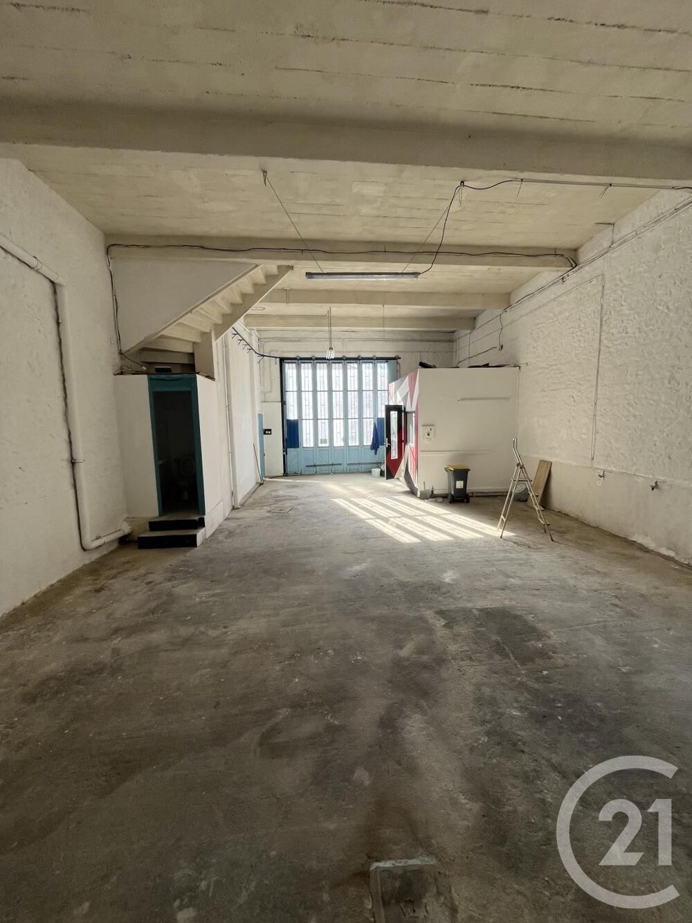 LOCAL A LOUER 720 euros par mois, situé en face de la Ma....
