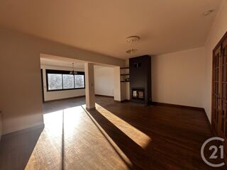  Appartement à louer 3 pièces 86 m²