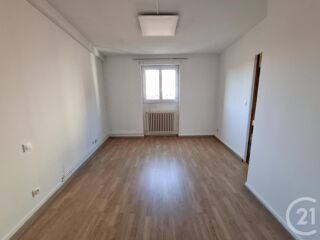  Appartement à louer 4 pièces 150 m²
