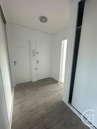  Appartement à louer 3 pièces 75 m²