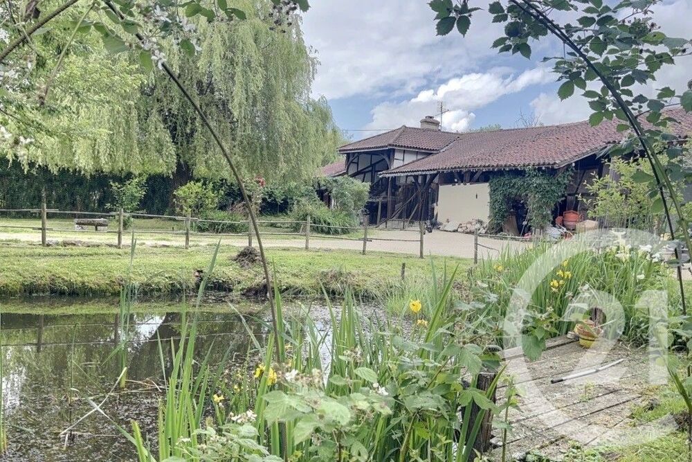 Maison 8 pièces 460 m² · à Foissiat · 460 m² · 418 000 €