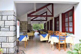  Maison  vendre 15 + pices 765 m