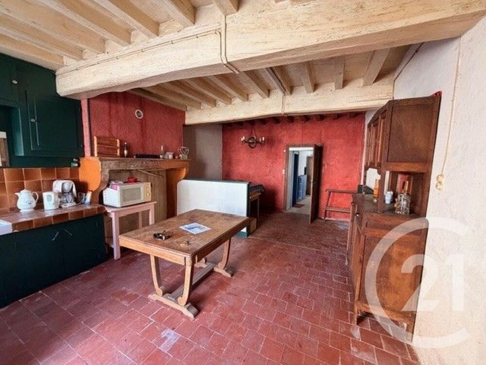 maison de bourg à 10 km de Clamecy comprenant une cuisin....