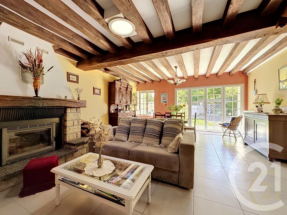 Située à DORMELLES, cette belle maison plein de caractèr....