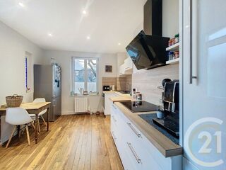  Appartement à louer 4 pièces 137 m²