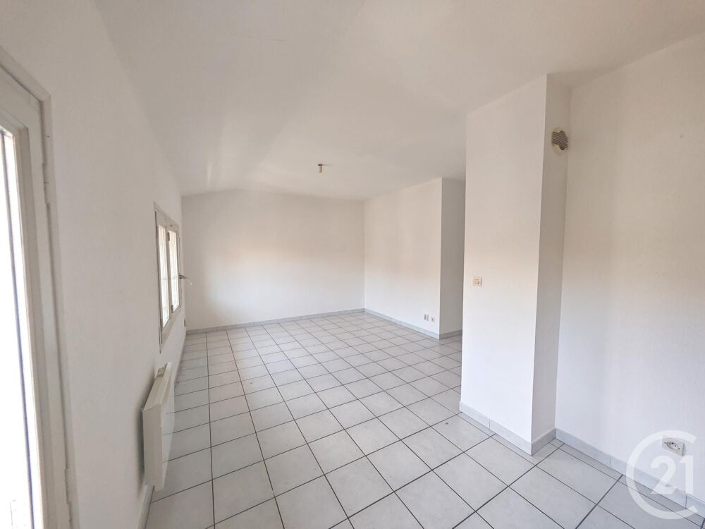 À louer, appartement situé au 2 étage d'un petit immeubl....