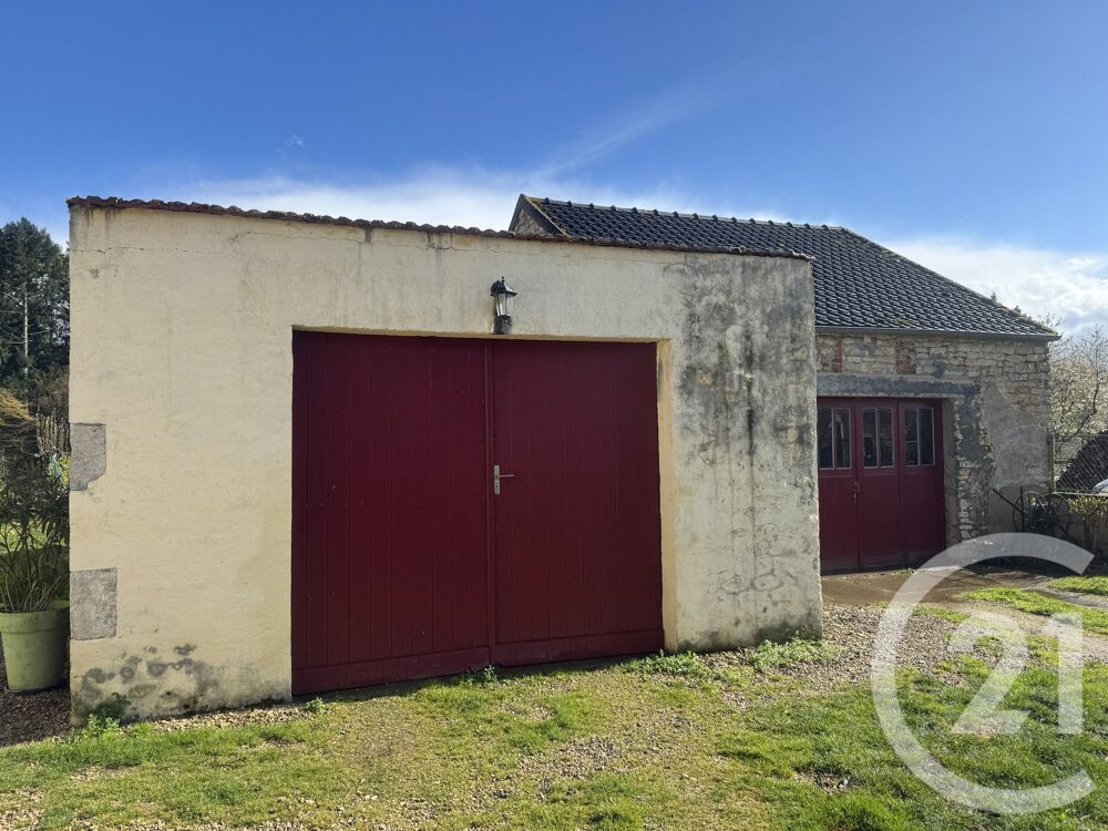 à 27 km D'Auxerre ou d'Avallon Située dans un hameau cal....
