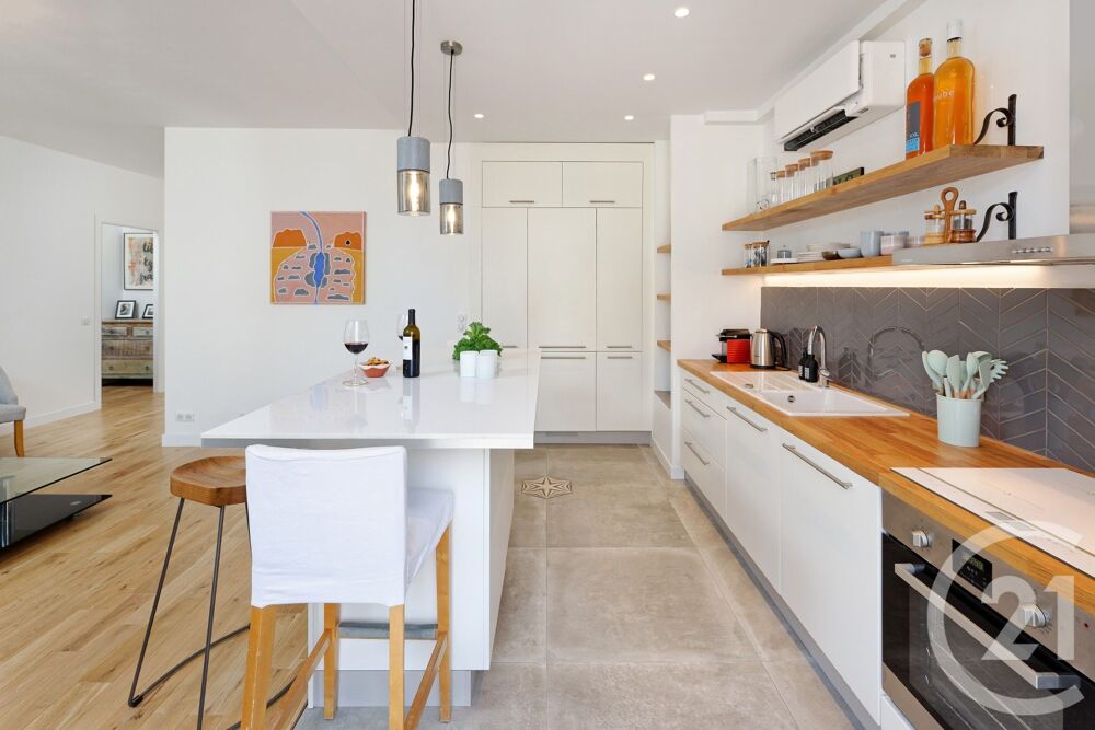 NICE - PORT : 2 pièces de 55 m² avec un balcon de 7 m², ....