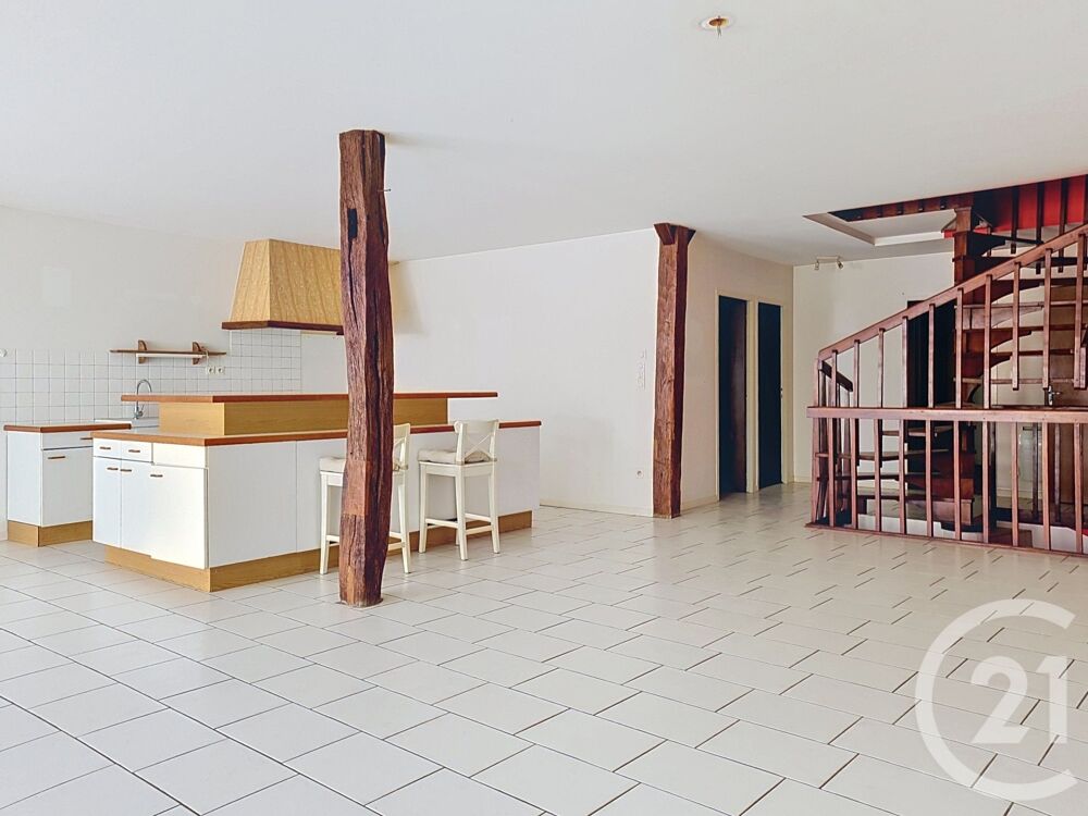 CELLULE COMMERCIALE + APPARTEMENT TYPE 4 libres. C'e....
