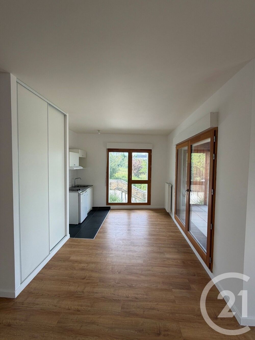 location Appartement - 1 pièce(s) - 38 m² Noisy-le-Grand (93160)