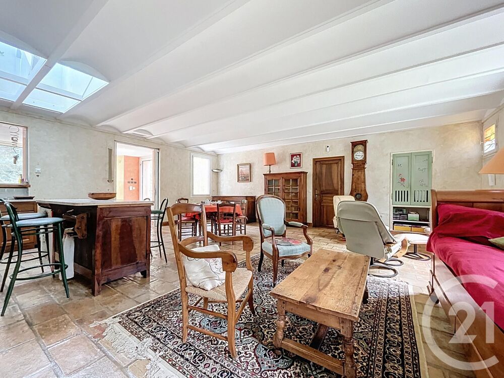 A Carsan, en pleine verdure, venez découvrir cette villa....