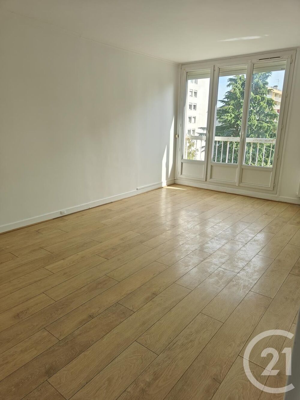 location Appartement - 4 pièce(s) - 80 m² Chilly-Mazarin (91380)