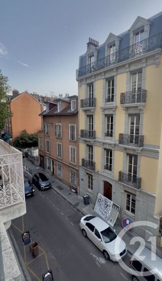  Appartement à louer 4 pièces 55 m²