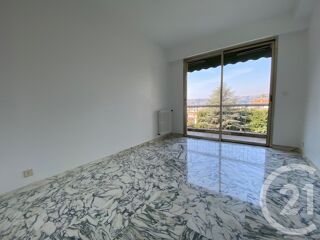  Appartement à louer 4 pièces 104 m²