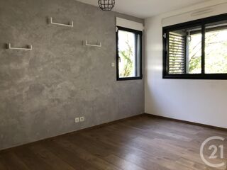  Appartement à louer 4 pièces 90 m²